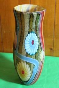 lot 292 image: VINTAGE MCM ART GLASS ARTISAN COLLECTION LARGE VASE