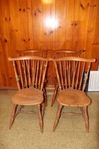lot 197 image: 4 VINTAGE SPINDLE DINING CHAIRS
