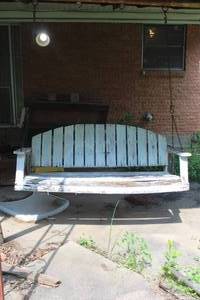 lot 302 image: OUTDOOR SWING (SWING ONLY)