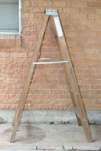 lot 308 image: JOHNSON TPE III HOUSEHOLD LADDER