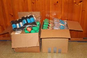 lot 317 image: GERNEROUS AMOUNT OF YARN ASSORTED COLORS ALL NEW  SEE PICS