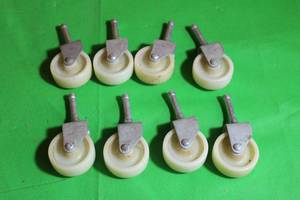 lot 325 image: 8 VINTAGE BEDFURNITURE CASTERS