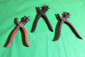 lot 330 image: 3 LEATHER PUNCH TOOLS