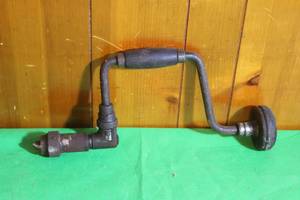 lot 332 image: VINTAGE HAND DRILL CARPENTERS RATCHET BRACE