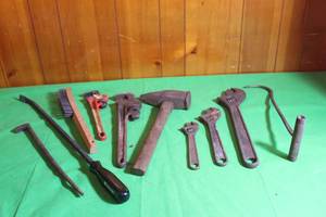 lot 336 image: LOT OF 10 HAND TOOLS SEE PICS