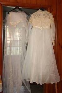 lot 340 image: VINTAGE WEDDING DRESS WITH VEILE