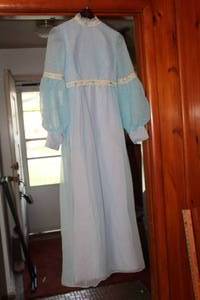lot 341 image: VINTAGE BRIDMAIDS DRESS