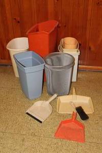 lot 354 image: LOT OF 11 KITCHENBATHROOM TRASH CAN WASTE BASKETS