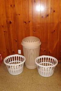 lot 355 image: 3 LAUNDRY BASKETS
