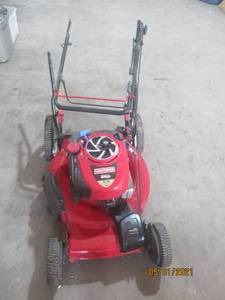 lot 5 image: CRAFTSMAN POWERED BY BRIGGS &amp STRATTON GOLD ENGINE SERIES 6.75 LAWNMOWER&nbsp