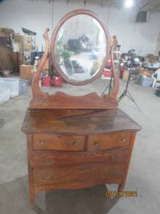 lot 12 image: ANTIQUE OAK 4 DRAWER&nbsp DRESSER WITH&nbsp MIRROR&nbsp
