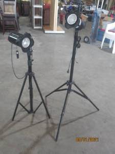 lot 18 image: PRO PHOTO STUDIO&nbsp 16OW&nbsp AC110V&nbsp &amp&nbsp FP FLASHPOINT FPBF120