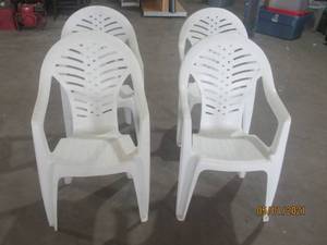 lot 20 image: TOTAL OF 4 WHITE LAWN CHAIRS&nbsp