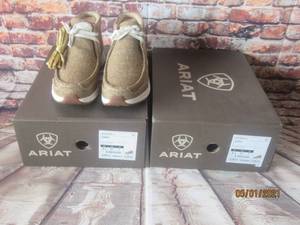 lot 47 image: ARIAT WOMENS SPIT FIRE METALLIC BURLAP SIZE 9.5 2 PAIR