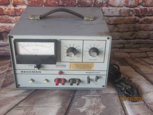 lot 77 image: VINTAGE BECKMAN MEGOHMETER L-10A