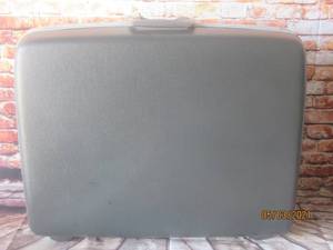 lot 84 image: VINTAGE SAMSONITE GREY SUITCASE