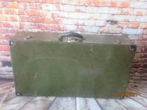 lot 88 image: VINTAGE MID CENTURY ALL METAL SUITCASE