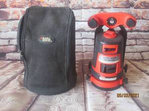 lot 90 image: BLACK AND DECKER CROSSFIRE AUTO LEVEL LASER WITH CARRY BAG