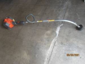 lot 110 image: HUSQVARNA GAS WEEDEATER 128CD