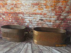 lot 116 image: TOTAL OF 2 ANTIQUE COPPER CENTERPIECEWINDOW&nbsp PLANTERS&nbsp