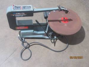 lot 137 image: DELTA 16 VARIABLE SPEED SCROLL SAW