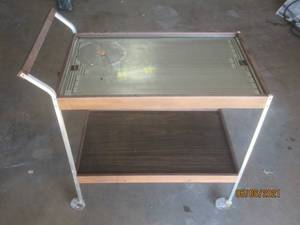 lot 162 image: VINTAGE MID CENTURY SALTON HOTRAY ROLLING BEVERAGE SERVING CART ON WHEELS&nbsp
