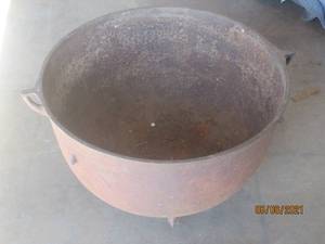 lot 164 image: ANTIQUE THREE FOOTED CAST IRON CAULDRON SCALDING POT&nbsp