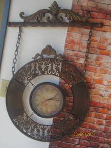 lot 165 image: METAL WALL CLOCK DECOR&nbsp
