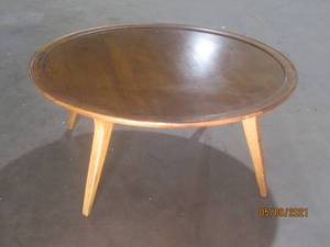 lot 178 image: VINTAGE DREXEL ROUND TOP WOOD&nbsp COFFEE TABLE&nbsp