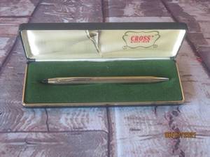 lot 181 image: CROSS GOLD PEN WITH CARRY CASE&nbsp
