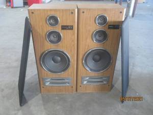 lot 185 image: PAIR OF&nbsp TECHNICS 3-WAY SPEAKER SYSTEM&nbsp SB-A51
