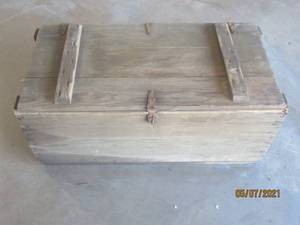 lot 192 image: HAMMOND MANUFACTURING CO&nbsp SPEC. C.O.D&nbsp NO 61-B 1943 WOOD CHEST&nbsp