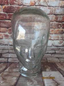lot 198 image: 1970S MID CENTURY GREEN GLASS MANNEQUIN HEAD&nbsp