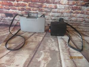 lot 252 image: 2 VINTAGE POLAROID 210 AND POLAROID 600 BUSINESS EDITION