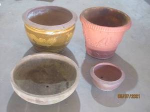 lot 261 image: 4 PLANTERS