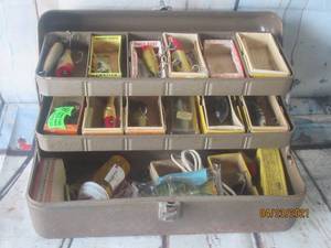 lot 280 image: TACKLE BOX WITH CONTENTS