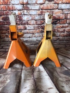 lot 296 image: PAIR OF 3000LB MAX JACK STANDS (1)