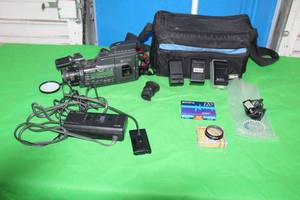 lot 34 image: RICOH ,R-108H VIDEO CAMERA RECORDER WITH ACCESSORIES & CAMERA BAG