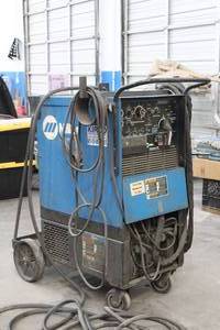 lot 36 image: MILLER SYNCROWAVE 250 CC ACDC TIG WELDER POWER SOURCE 903586 PHASE 1, ON CASTER WHEELS