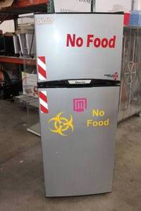 lot 81 image: MAGIC CHEF REFRIGERATOR ,MCBR1000S, 59H X 22.5W