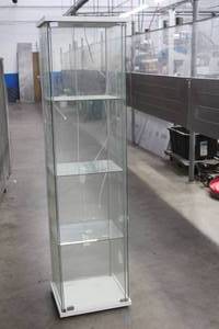 lot 83 image: 4-TIER LIGHTED GLASS TOWER DISPLAY CURIO CABINET , 64HX 15.5W