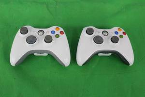 lot 143 image: TOTAL OF 2 -XBOX 360 WIRELESS CONTROLLERS