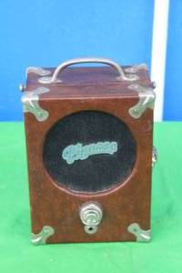 lot 160 image: VINTAGE PIGNOSE PORTABLE GUITAR AMP