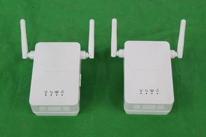 lot 194 image: 2 NETGEAR UNIVERSAL WIFI RANGE EXTENDERS WN3000RP