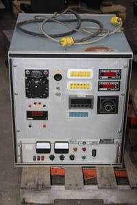 lot 211 image: VARIAC AUTOTRANSFORMER TYPE W5MT3SCRENSEN NOBATRON DCR40-20A