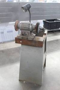 lot 292 image: PORTER CABLE PCB575B6 WITH LAMP MOUNTED ON TABLE