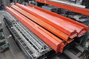 lot 318 image: COMPLETE PALLET RACK 2 UPRIGHTS 105 TALL- 6 CROSS BEAMS 8FT LONG- 6 WIRE DECKING