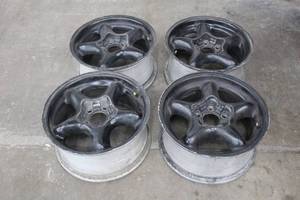 lot 323 image: 4 BELIEVED TO BE 1994 - 1998 FORD MUSTANG 16RIMS