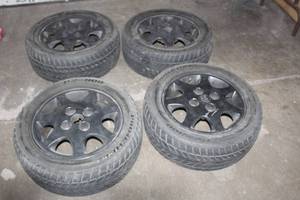 lot 325 image: 4 NISSAN 16 RIMS