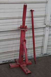 lot 327 image: MANUAL TIRE CHANGER